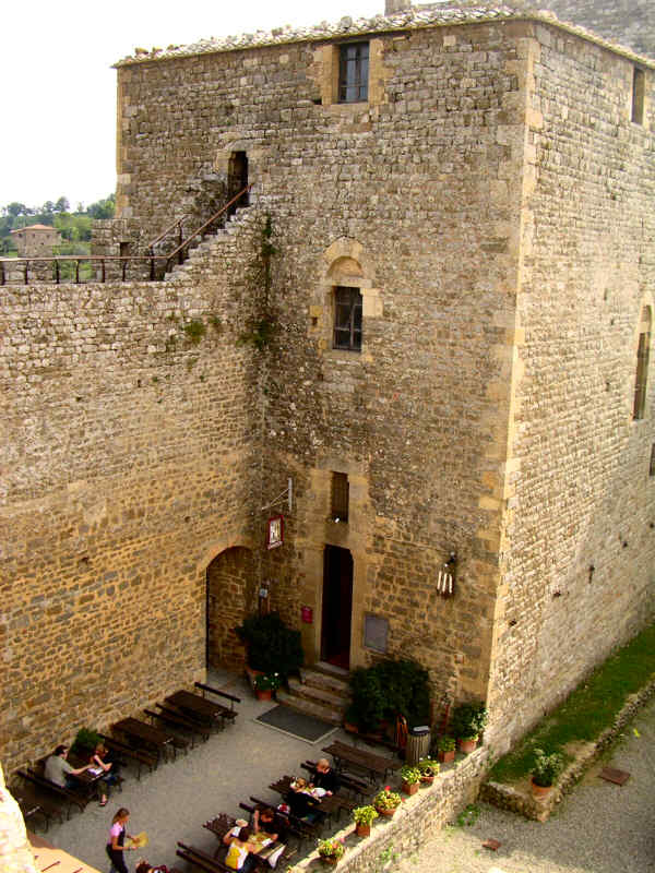 Fortificazione della Fortezza di Montalcino e enoteca